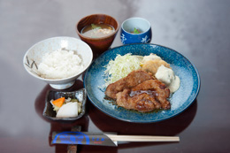 フライと豚生姜焼き定食